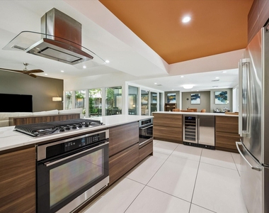 9769 Oak Point Drive - Photo Thumbnail 10