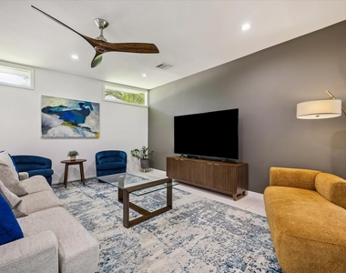 9769 Oak Point Drive - Photo Thumbnail 7