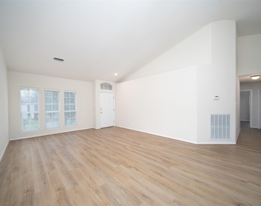 18 Painted Canyon Place - Photo Thumbnail 3