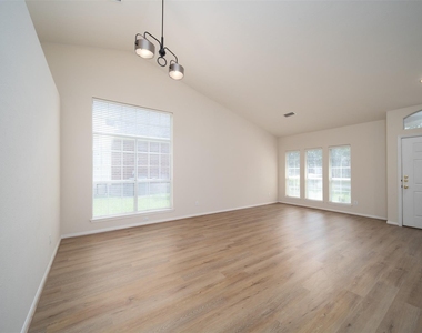 18 Painted Canyon Place - Photo Thumbnail 2