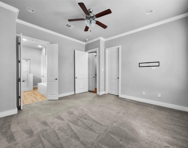910 W 35th Street - Photo Thumbnail 8