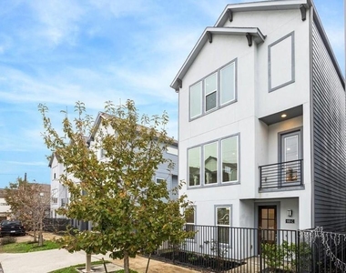 910 W 35th Street - Photo Thumbnail 3