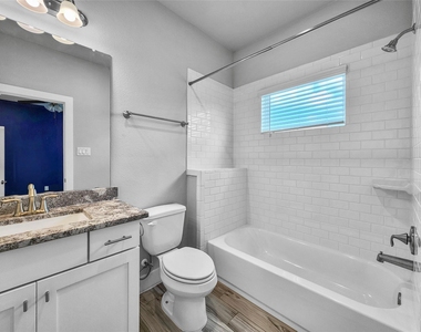 910 W 35th Street - Photo Thumbnail 10