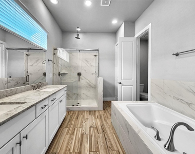 910 W 35th Street - Photo Thumbnail 1