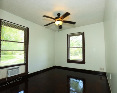 302 Circle Way - Photo Thumbnail 7