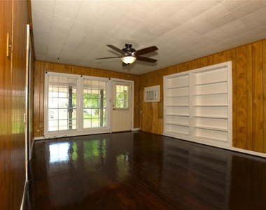 302 Circle Way - Photo Thumbnail 4