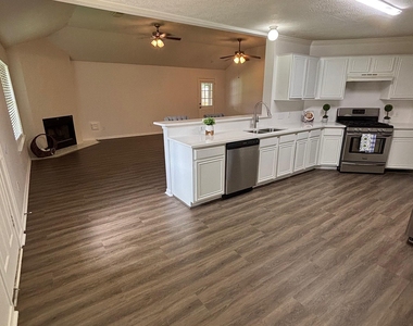 9217 Mohawk Drive - Photo Thumbnail 5