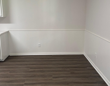 9217 Mohawk Drive - Photo Thumbnail 7