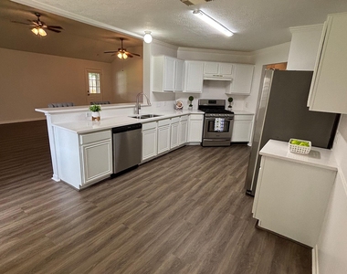 9217 Mohawk Drive - Photo Thumbnail 3