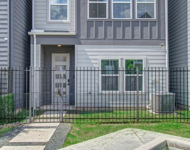 8325 Springwood Creek Lane - Photo Thumbnail 4