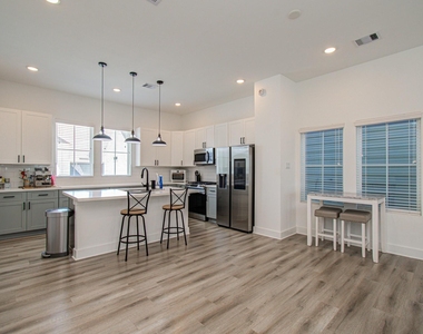 8325 Springwood Creek Lane - Photo Thumbnail 17