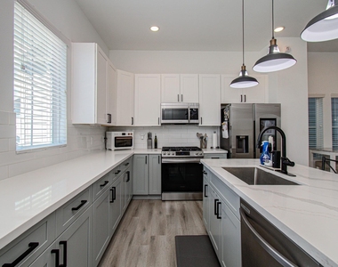 8325 Springwood Creek Lane - Photo Thumbnail 21