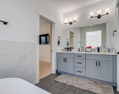 8325 Springwood Creek Lane - Photo Thumbnail 32