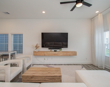 8325 Springwood Creek Lane - Photo Thumbnail 16