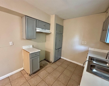 4110 Knotty Oaks Trail - Photo Thumbnail 7