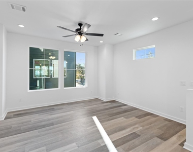 3703 Nagle Street - Photo Thumbnail 11