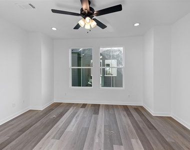 3703 Nagle Street - Photo Thumbnail 3
