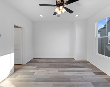 3703 Nagle Street - Photo Thumbnail 2