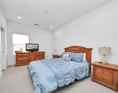 1066 Mansfield Street - Photo Thumbnail 29
