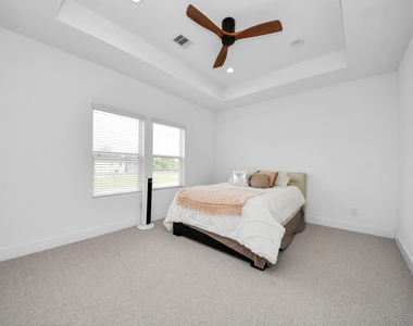 1066 Mansfield Street - Photo Thumbnail 20