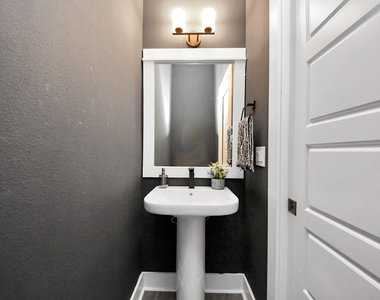 1066 Mansfield Street - Photo Thumbnail 19