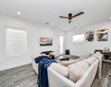 1066 Mansfield Street - Photo Thumbnail 7