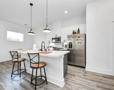 1066 Mansfield Street - Photo Thumbnail 11
