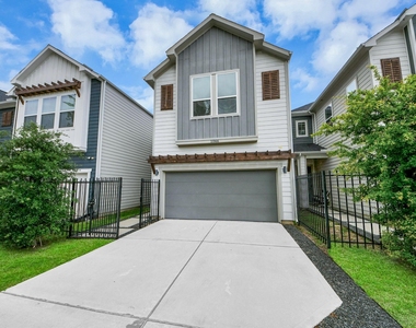 1066 Mansfield Street - Photo Thumbnail 2