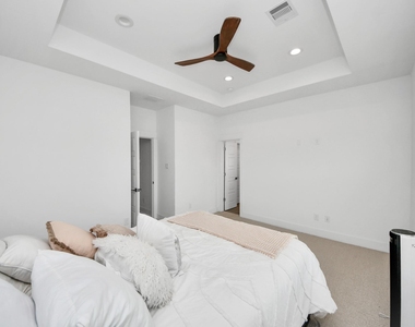 1066 Mansfield Street - Photo Thumbnail 23