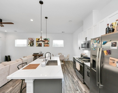 1066 Mansfield Street - Photo Thumbnail 13
