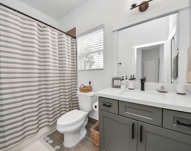 1066 Mansfield Street - Photo Thumbnail 31