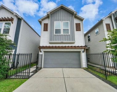 1066 Mansfield Street - Photo Thumbnail 3