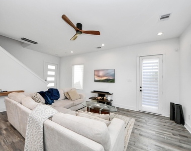 1066 Mansfield Street - Photo Thumbnail 10