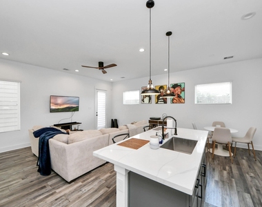 1066 Mansfield Street - Photo Thumbnail 12