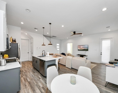 1066 Mansfield Street - Photo Thumbnail 17