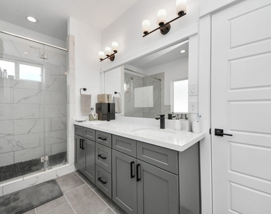 1066 Mansfield Street - Photo Thumbnail 25