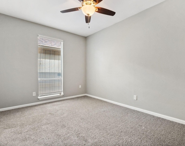 3202 Breezy Pines Court - Photo Thumbnail 16