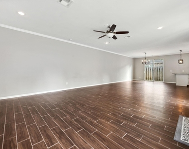3202 Breezy Pines Court - Photo Thumbnail 4
