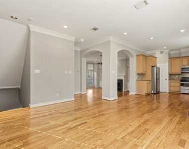 822 Stuart Street - Photo Thumbnail 7