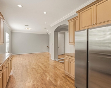 822 Stuart Street - Photo Thumbnail 11