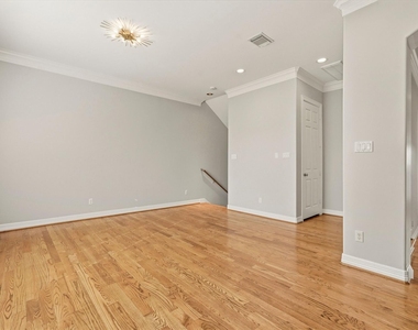 822 Stuart Street - Photo Thumbnail 8