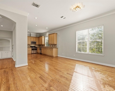822 Stuart Street - Photo Thumbnail 6