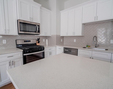 615 Northew Street - Photo Thumbnail 9
