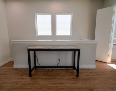 615 Northew Street - Photo Thumbnail 6