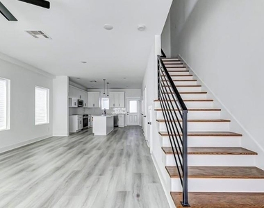 2206 Dolly Wright Street - Photo Thumbnail 3