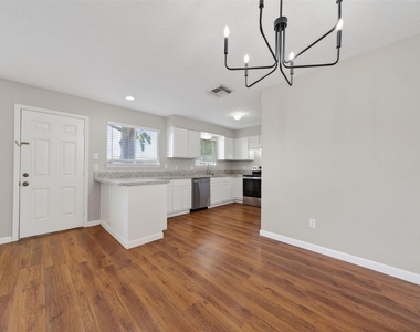 9906 Rocky Hollow Road - Photo Thumbnail 4