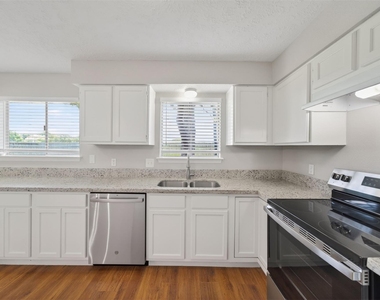 9906 Rocky Hollow Road - Photo Thumbnail 7