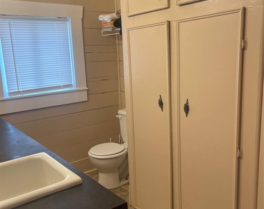 707 Avenue J - Photo Thumbnail 6