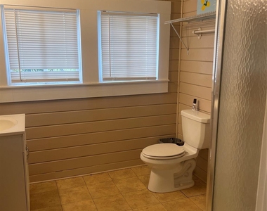 707 Avenue J - Photo Thumbnail 10
