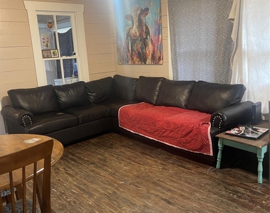 707 Avenue J - Photo Thumbnail 2